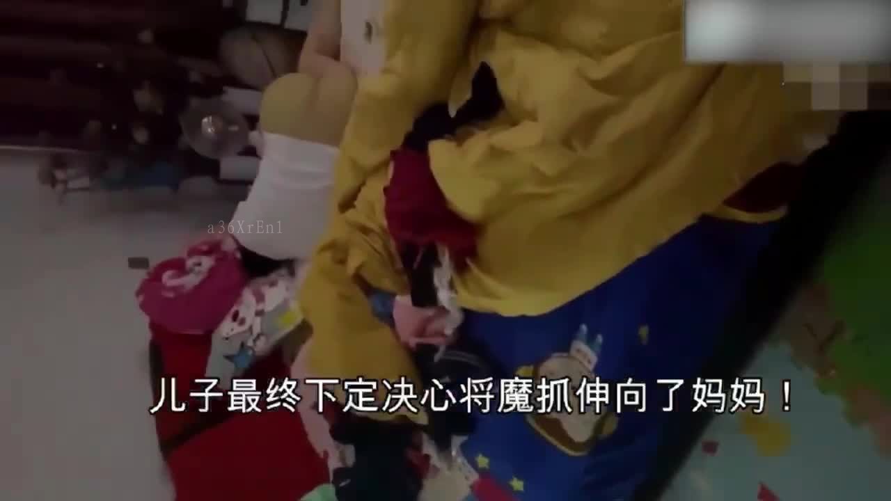 母子乱伦，上完妈妈找网友妈3p，后趁小姨子醉酒。