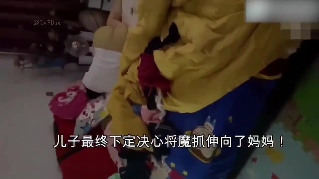 母子乱伦，上完妈妈找网友妈3p，后趁小姨子醉酒。